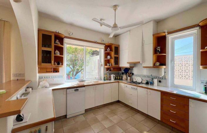 Image No.2-5 Bed Villa / Detached for sale