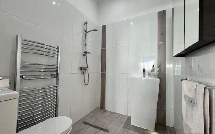 Image No.7-3 Bed Villa / Detached for sale