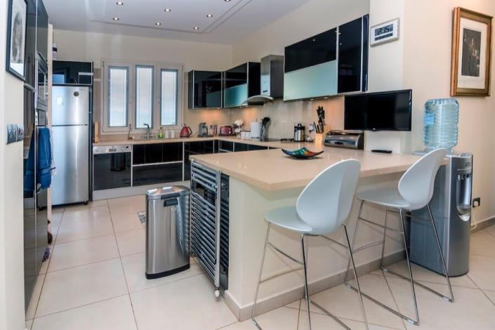 Image No.4-4 Bed Villa for sale