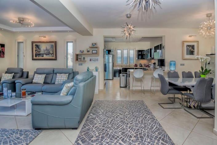 Image No.10-4 Bed Villa for sale