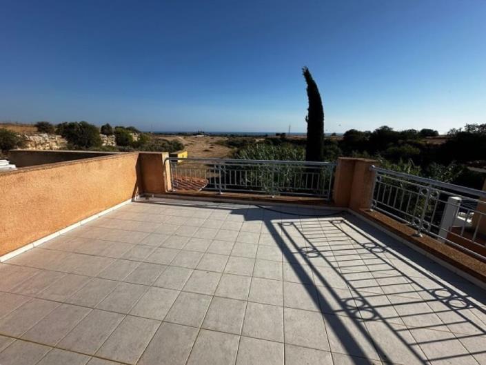 Image No.9-2 Bed Townhouse for sale