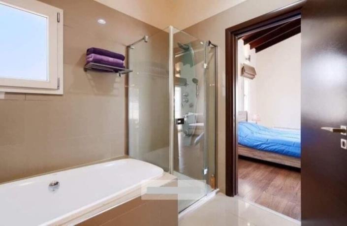 Image No.8-6 Bed Villa for sale