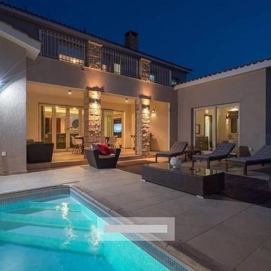 Image No.1-6 Bed Villa for sale
