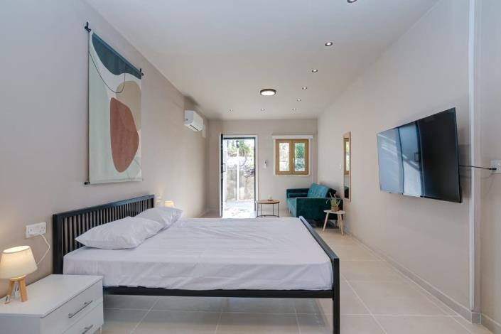 Image No.4-4 Bed Property for sale