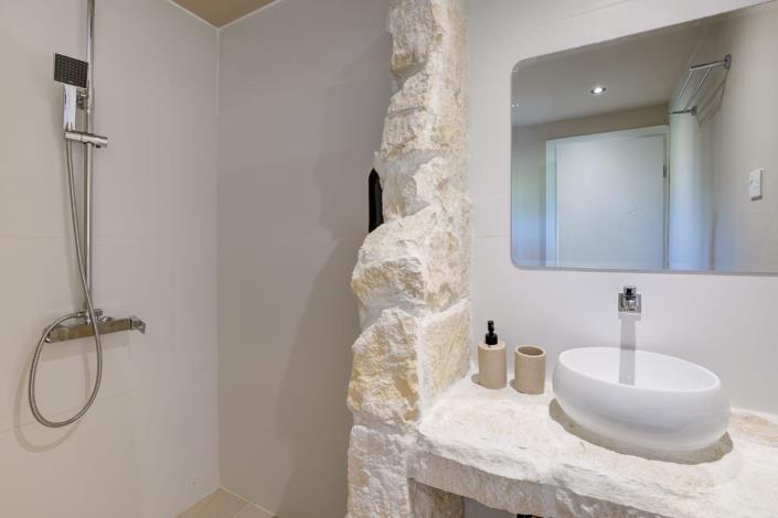 Image No.8-4 Bed Property for sale