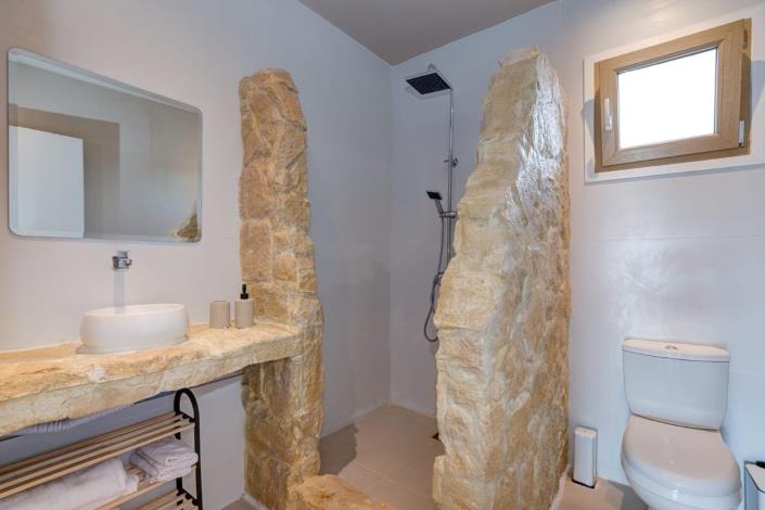 Image No.17-4 Bed Property for sale