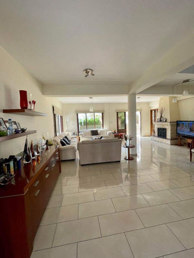 Image No.2-4 Bed Villa for sale