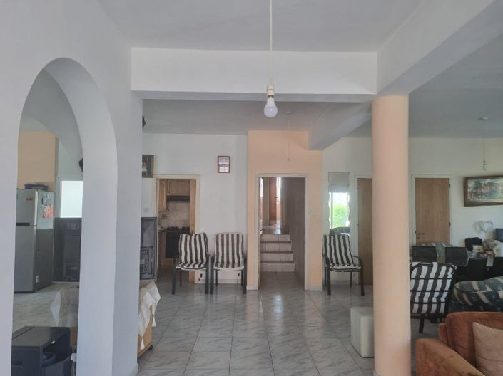 Image No.2-4 Bed House for sale