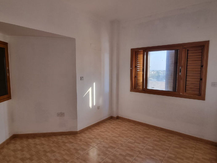 Image No.12-5 Bed House for sale