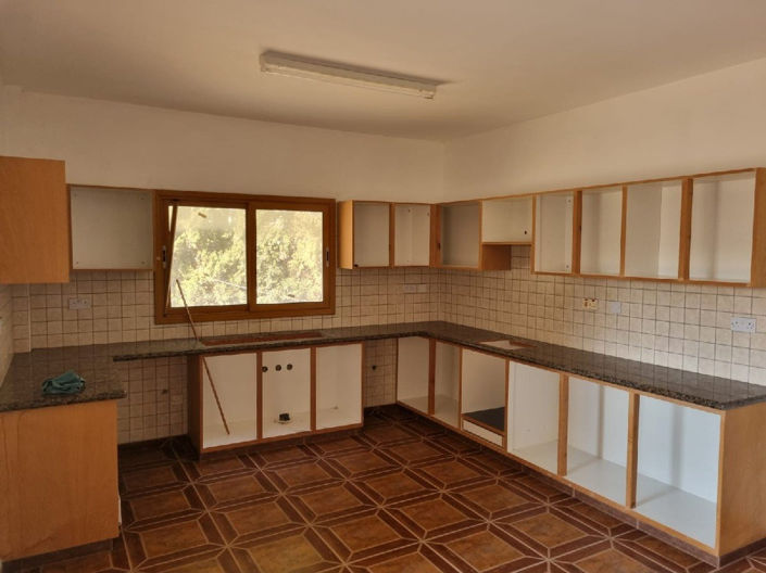 Image No.3-5 Bed House for sale