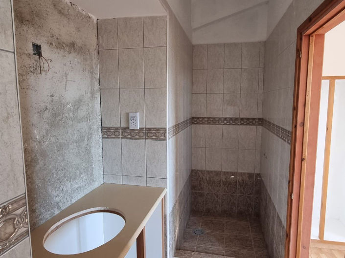 Image No.8-5 Bed House for sale