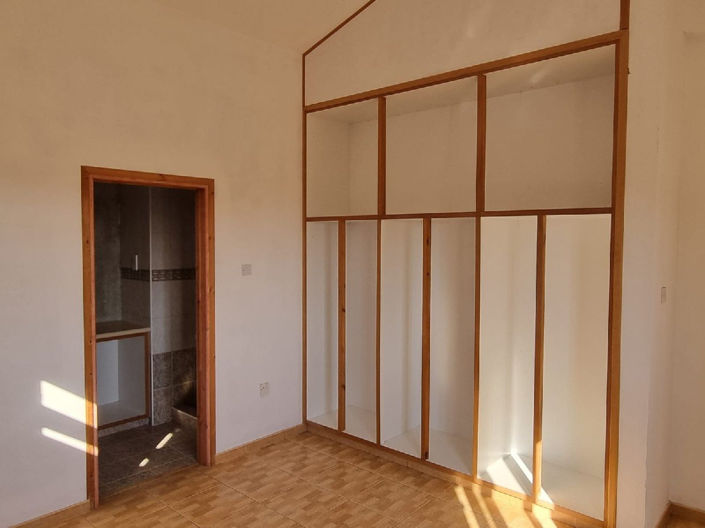 Image No.9-5 Bed House for sale