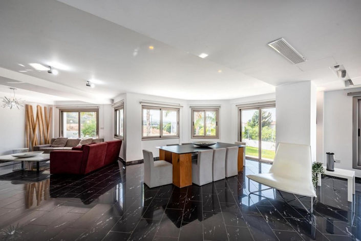 Image No.8-4 Bed Villa for sale