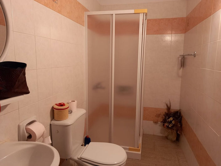 Image No.8-4 Bed House for sale