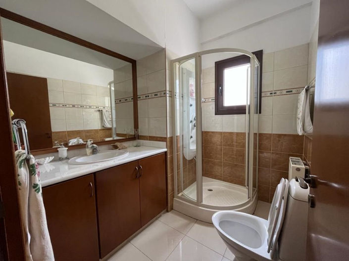 Image No.10-5 Bed House for sale