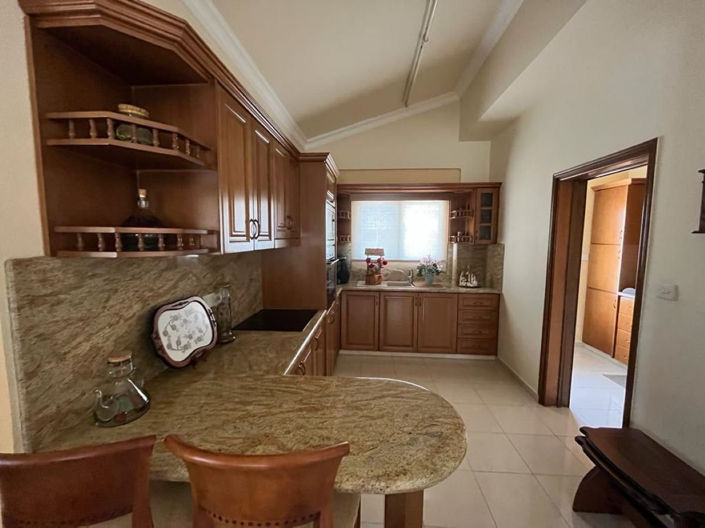 Image No.6-5 Bed House for sale