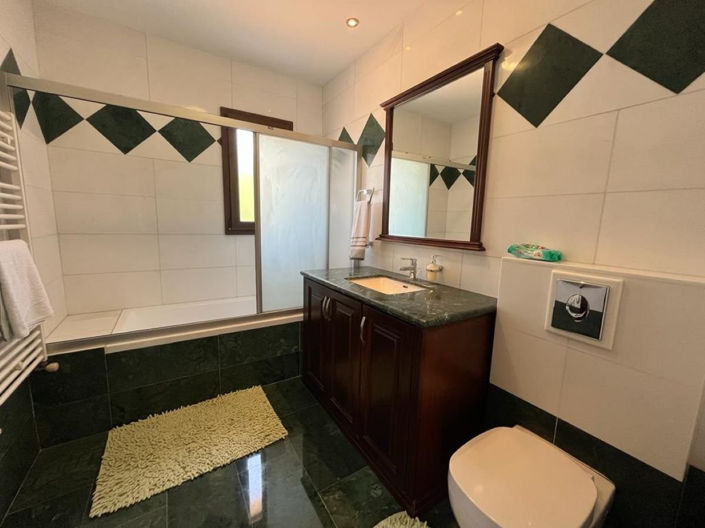 Image No.15-7 Bed Villa for sale