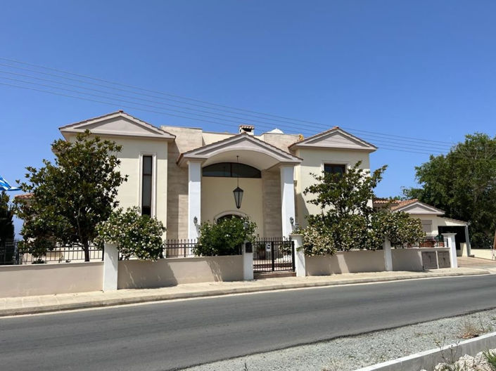 Image No.2-7 Bed Villa for sale