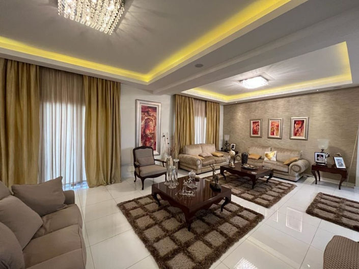 Image No.4-7 Bed Villa for sale