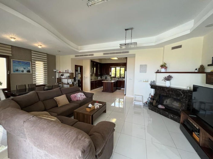 Image No.9-7 Bed Villa for sale