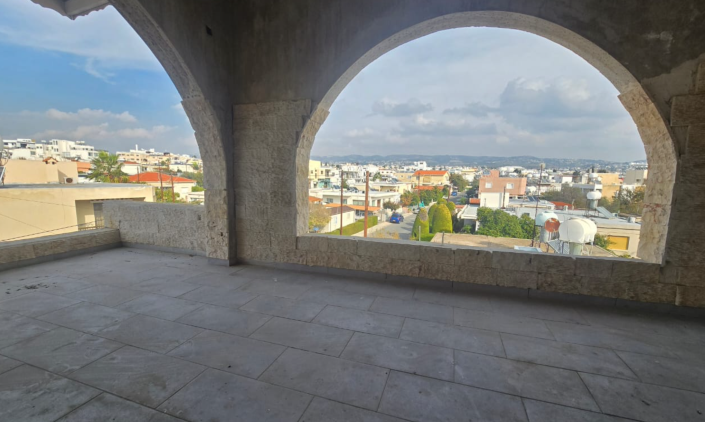 Image No.16-12 Bed Property for sale