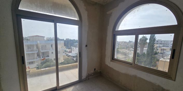 Image No.14-12 Bed Property for sale