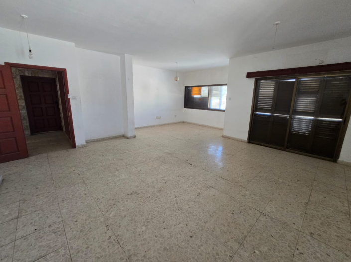 Image No.5-12 Bed Property for sale