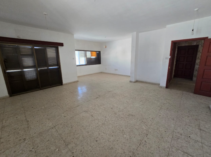 Image No.4-12 Bed Property for sale