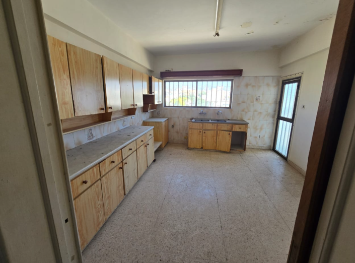 Image No.2-12 Bed Property for sale