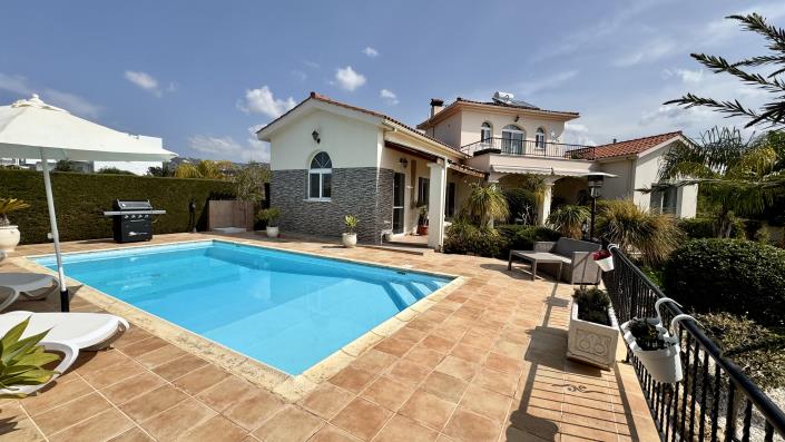 Image No.1-3 Bed Villa / Detached for sale