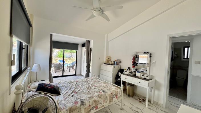 Image No.8-2 Bed Bungalow for sale