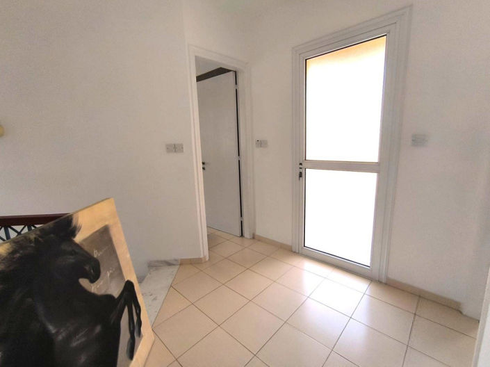 Image No.13-2 Bed Townhouse for sale