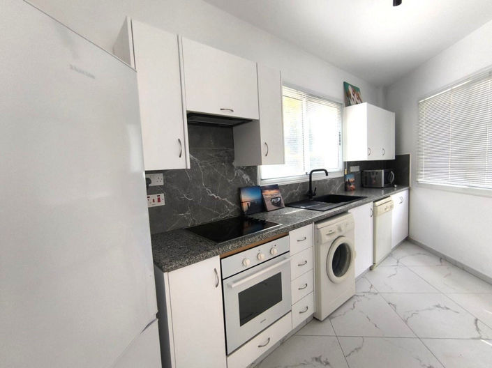 Image No.9-2 Bed Townhouse for sale