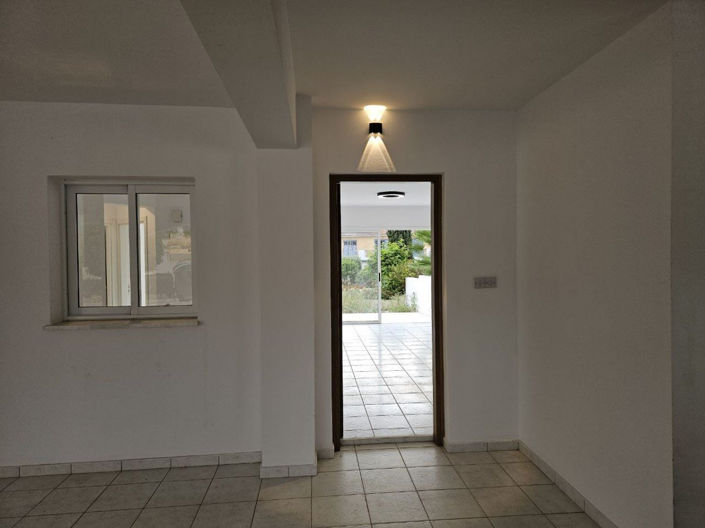 Image No.11-2 Bed Property for sale