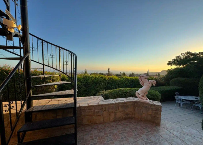 Image No.1-3 Bed Villa for sale