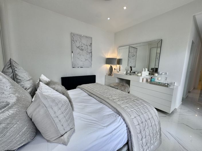 Image No.20-3 Bed Villa for sale