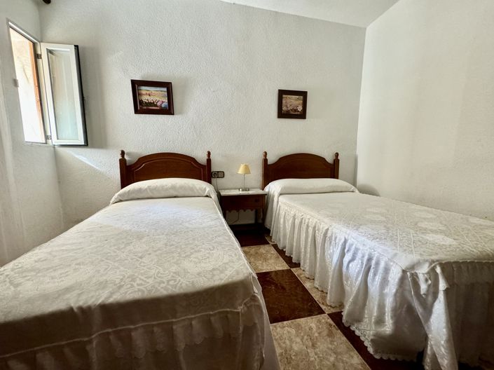 Image No.10-3 Bed Townhouse for sale