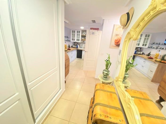 Image No.10-3 Bed Apartment for sale