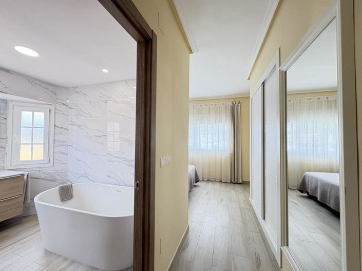 Image No.35-4 Bed Villa for sale