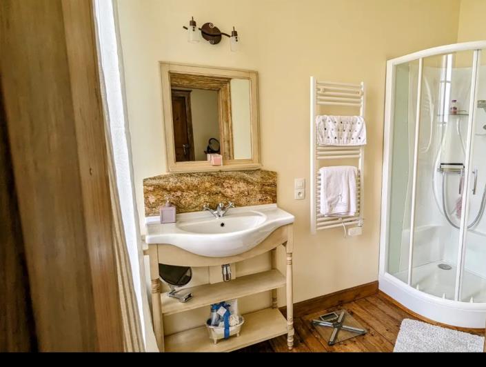 Image No.46-7 Bed Chateaux for sale