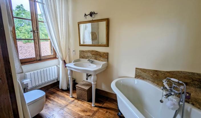 Image No.47-7 Bed Chateaux for sale