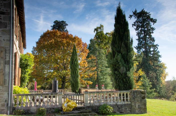 Image No.26-7 Bed Chateaux for sale