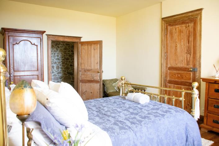 Image No.33-7 Bed Chateaux for sale