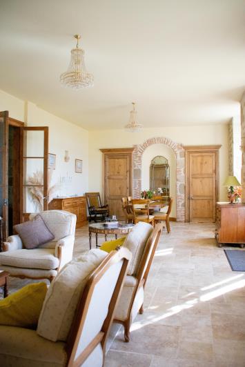 Image No.40-7 Bed Chateaux for sale