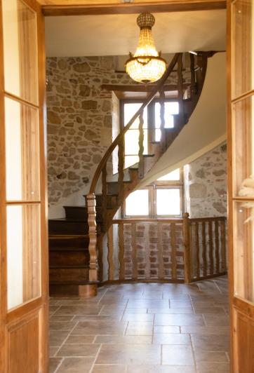 Image No.42-7 Bed Chateaux for sale