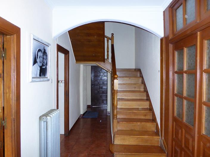 Image No.2-9 Bed Semi-Detached for sale