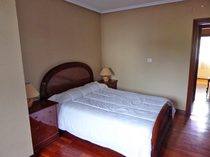 Image No.28-9 Bed Semi-Detached for sale