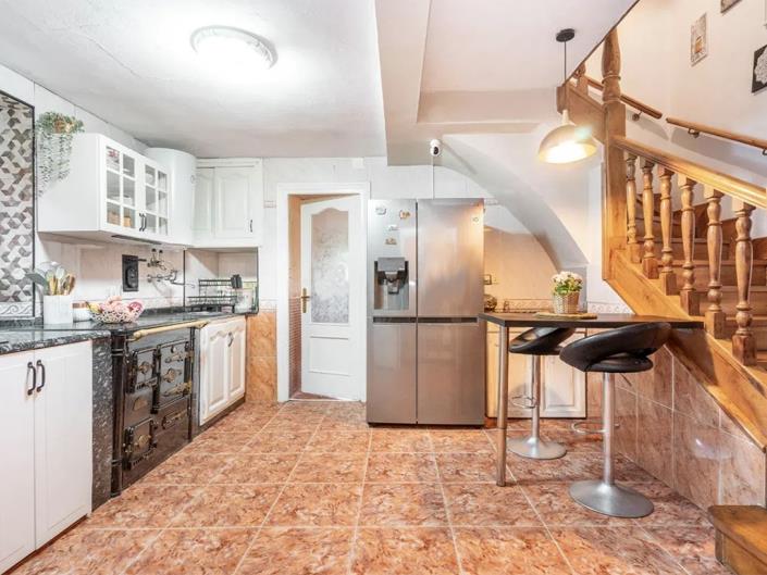 Image No.8-4 Bed Village House for sale