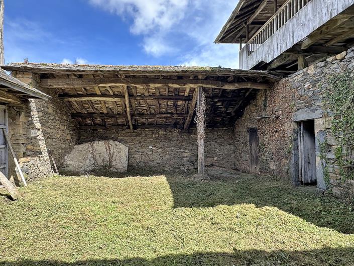 Image No.6-5 Bed Country Property for sale