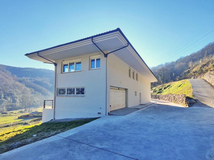 Image No.6-3 Bed Country Property for sale